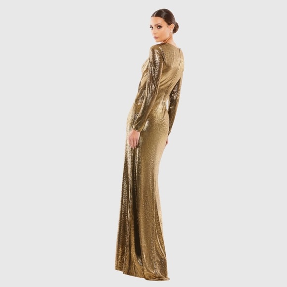 IEENA FOR MAC DUGGAL 26684 NWT
Metallic Long Sleeve Asymmetrical Ruched Gown - Picture 4 of 9